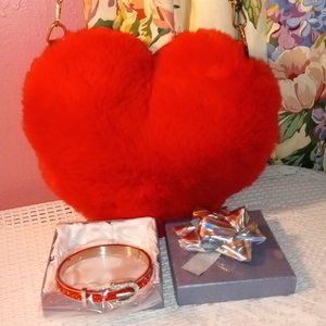 RED HEART SHAPE FLUFFY FUR CROSSBODY HANDBAGBAG WITH RED BELT BRACELET BOXED